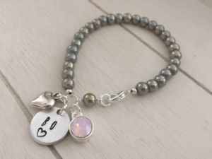 What's on mama's mind kralenarmbandjes gepersonaliseerd