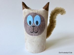 Knutseljuf ede knutsel poes van wc rolletje