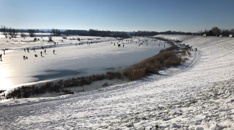 Winter sneeuw en schaatsen