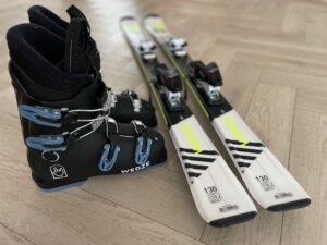 skischoenen en skis 130
