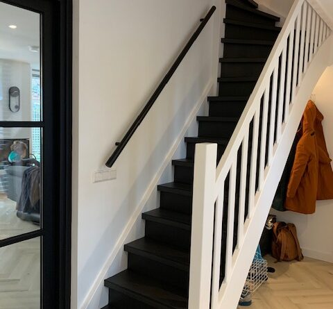 trapleuning en bekleding zwart