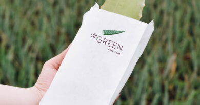 Dr. Green Aloe vera blad in zakje met logo in kwekerij