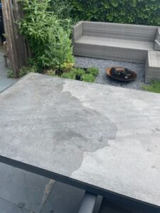 tuintafel poetsen